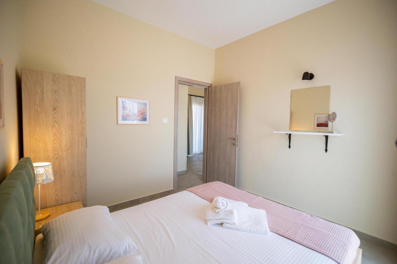 Varkes Suites 1 Nea Poteidaia Exterior foto